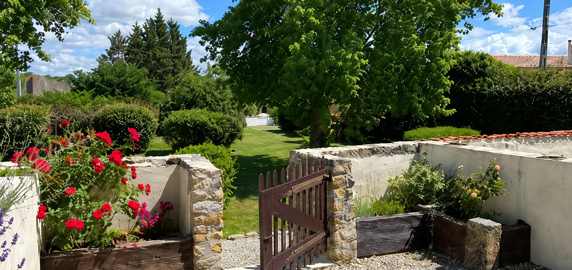 Les Capucines — farmhouse exterior
